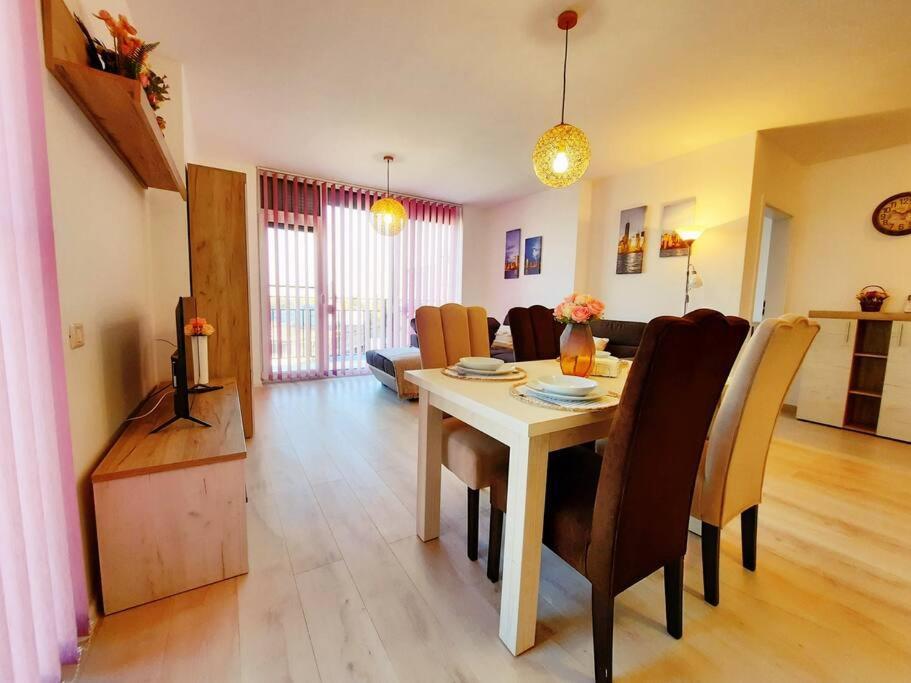Beautiful Panoramic Central Apartment - City Of Mara Timisoara Exterior photo